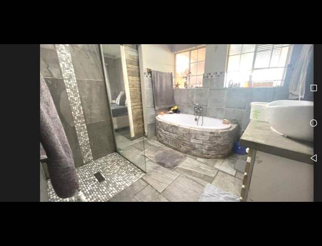 2 BEDROOM HOUSE FOR SALE IN ROOIHUISKRAAL NORTH